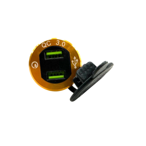 CARICABATTERIE DOPPIA USB QC3.0 CORPO ORO DA PANNELLO CON DISPLAY VERDE 6A (2x3A) 12-24V