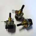POTENZIOMETRO 100KOHM LOGARITMICO albero 54 mm Ø 5 mm  con interruttore doppio  3A LIAR Milano